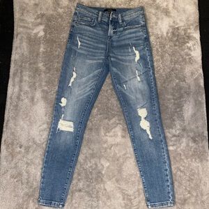 Distressed skinny jeans